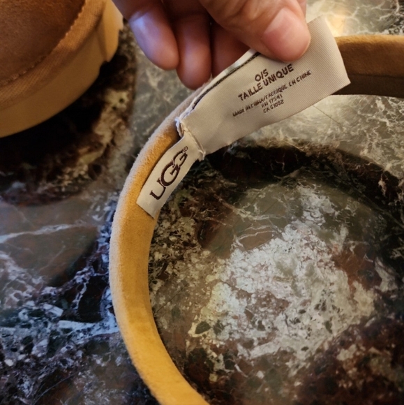 UGG Australia Mini Fluff Ankle Boots & Earmuffs - Picture 4 of 12